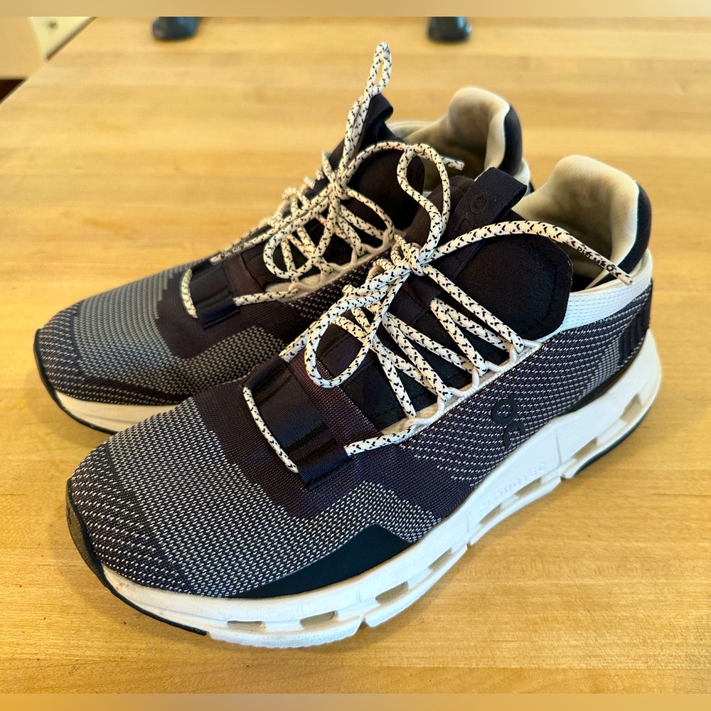Women’s On Running Cloudnova black/white size 9